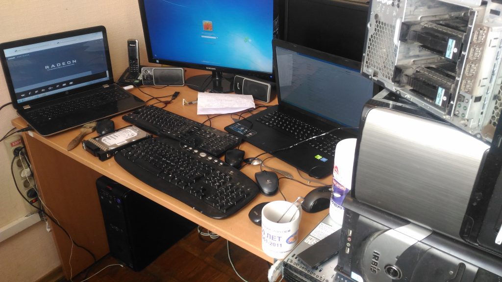 Системный администратор в работе: ноутбуки, компьютеры, серверы